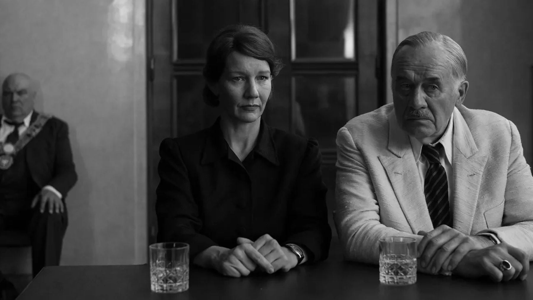 Sandra Hüller y Hanns Zischler en ‘Fatherland’. (MUBI)