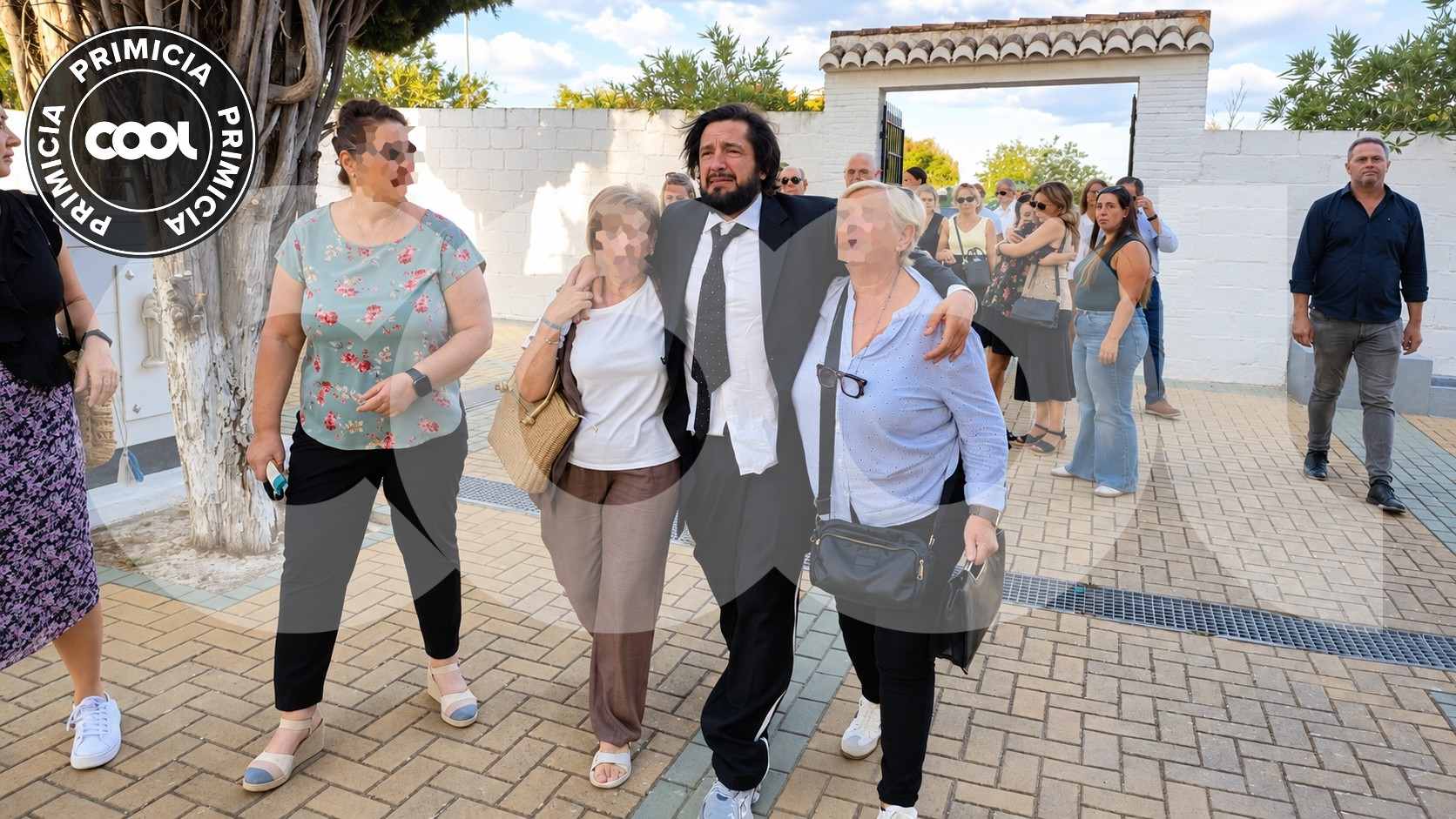 Rafael Amargo en el último adiós a su padre. (Foto: Europa Press)
