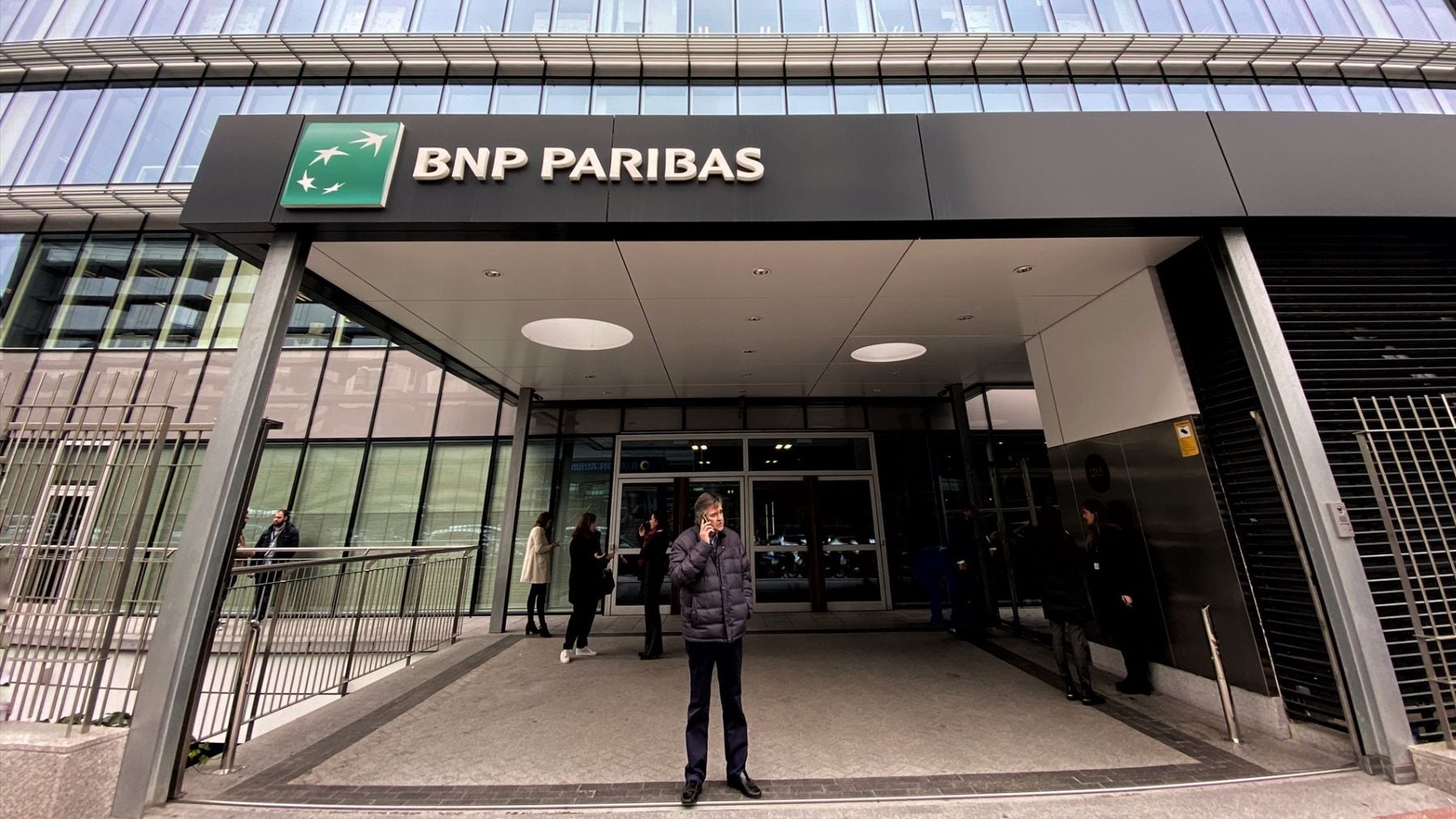BNP da acceso a CaixaBank, ING y Sabadell a las cuentas de Cetelem para venderla antes de fin de año