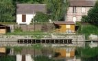 El río Loing a su paso por Nemours, en Seine-et-Marne, cerca de Chevrainvilliers (Francia)