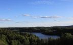 Lago Årungen rodeado de bosques en el municipio de Ås, cerca de Oslo (Noruega)