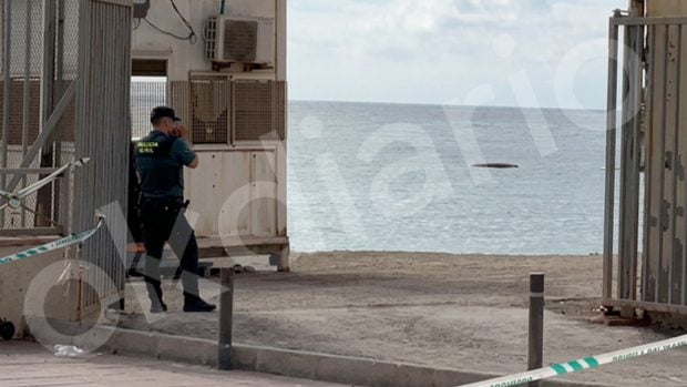 Así está hoy la frontera de El Tarajal con apenas un guardia civil custodiando la entrada por la que entraron 80.000 invasores