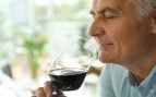 Alzheimer y alcohol: ni causa directa ni relación inocua con el deterioro cognitivo