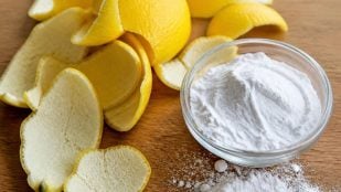 Cáscara de limón con bicarbonato