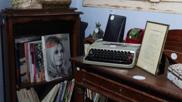 Objetos de Brigitte Bardot que han salido a subasta. (Foto: EFE)