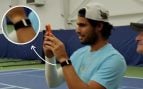 ¿Qué lleva Carlos Alcaraz en la muñeca? El curioso dispositivo que utiliza para mejorar su entrenamiento