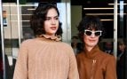 Ava Salazar junto a su madre, Paz Vega, en Milán. (Foto: Europa Press)