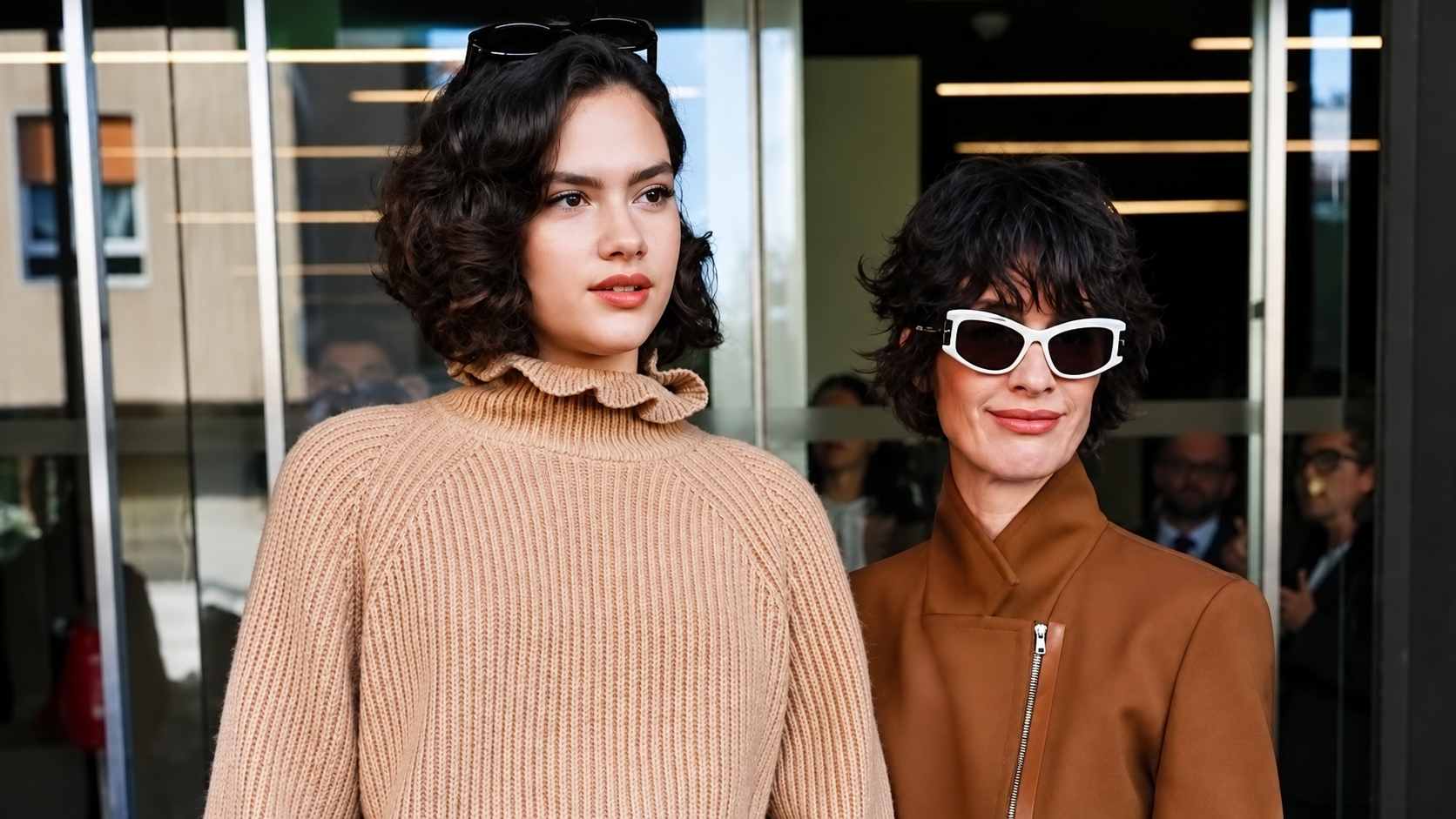 Ava Salazar junto a su madre, Paz Vega, en Milán. (Foto: Europa Press)