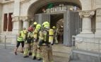 El incendio de un contador obliga al desalojo del mercado de Valencia y deja un herido leve