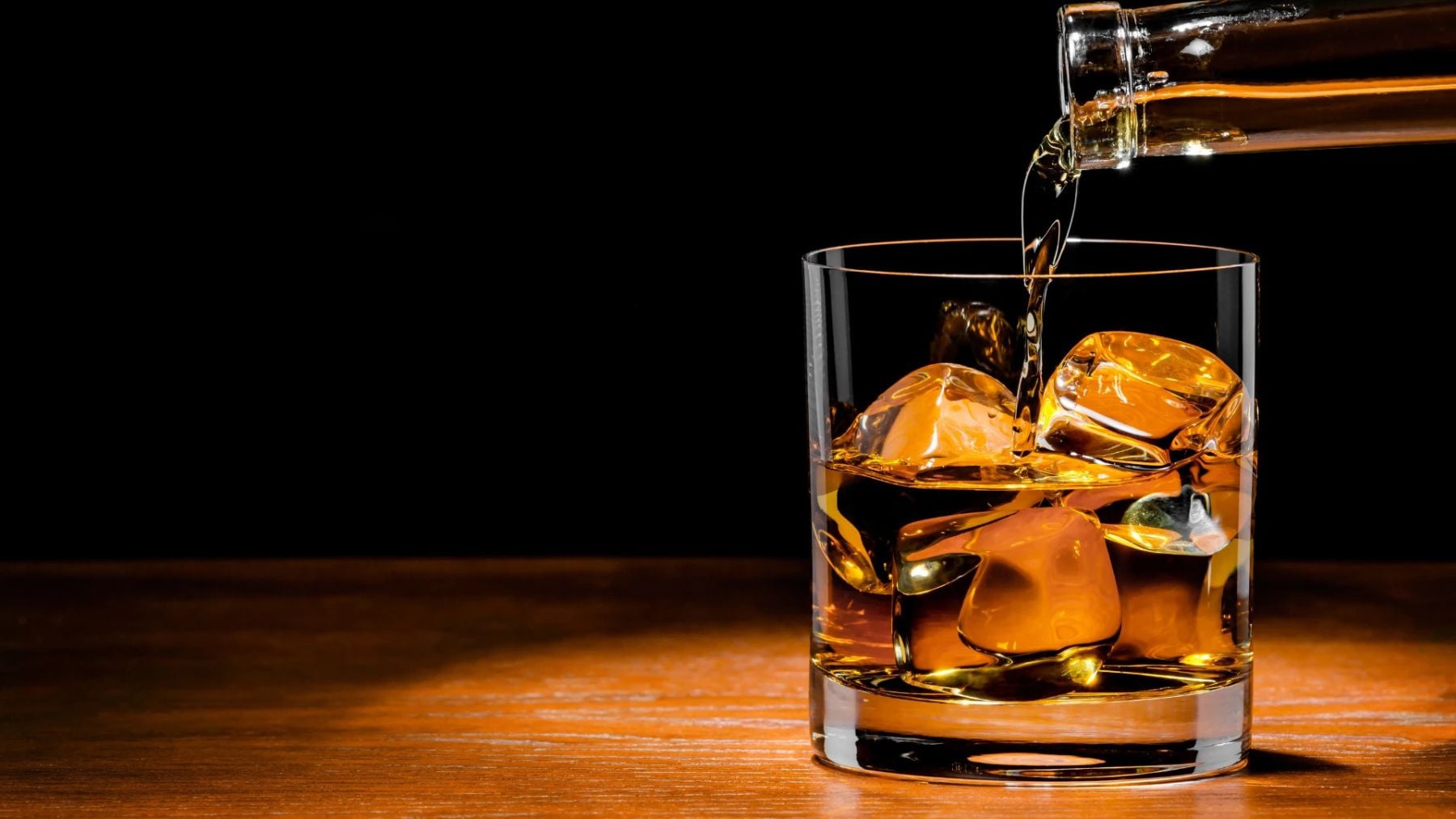 El oro líquido supera al metal precioso: el whisky premium ya se revaloriza hasta un 280% y democratiza la inversión de lujo