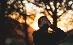 Llorar al sentir frustración y rabia