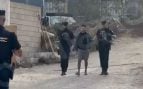 Así detuvo la Policía a un invasor tras una pelea entre inmigrantes cerca de la frontera de El Tarajal