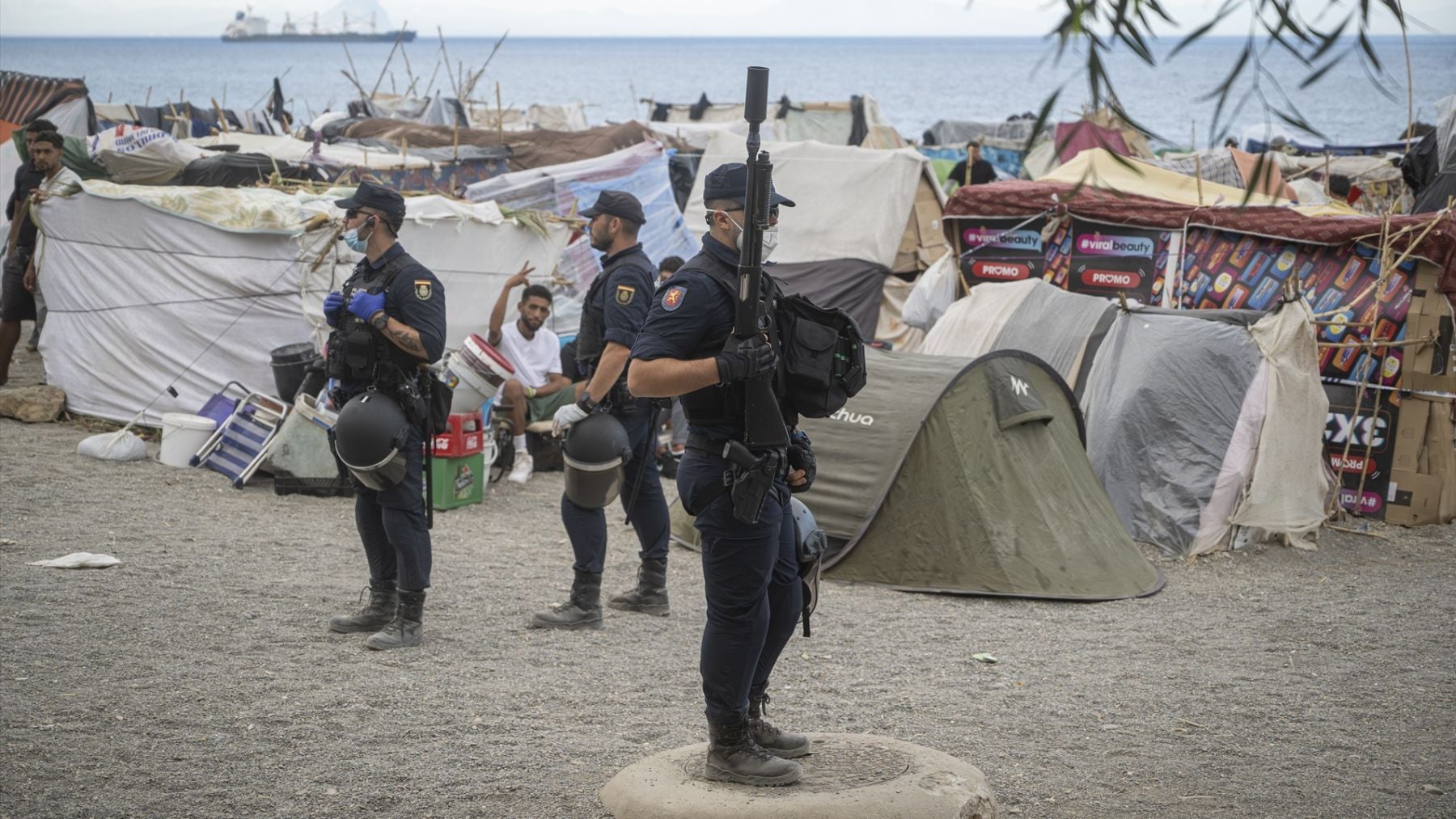 La Policía Nacional detiene a dos marroquíes por violar a una menor en la playa de El Trampolín en Ceuta