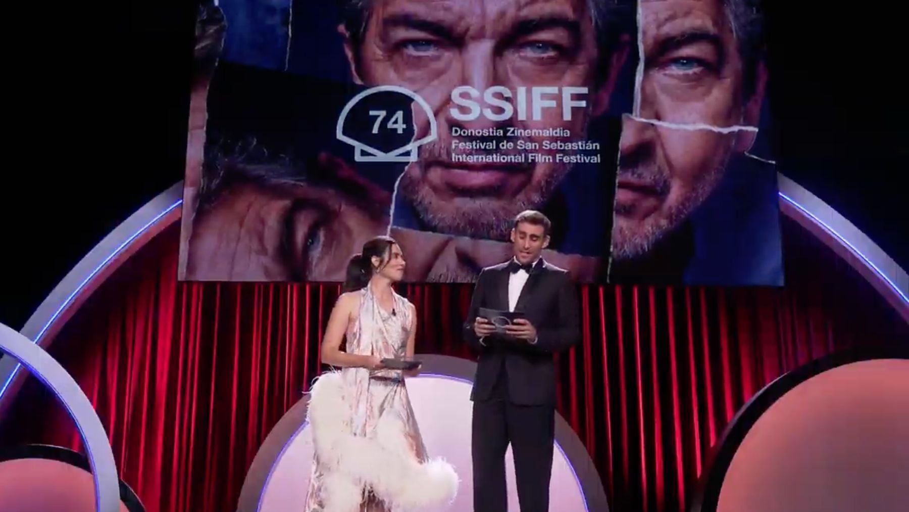 Loreto Mauleón y Fernando Guallar en la gala de clausura. (SSIFF)