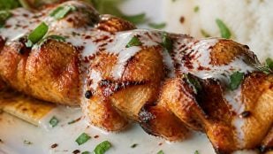 Pollo pinchado al estilo turco