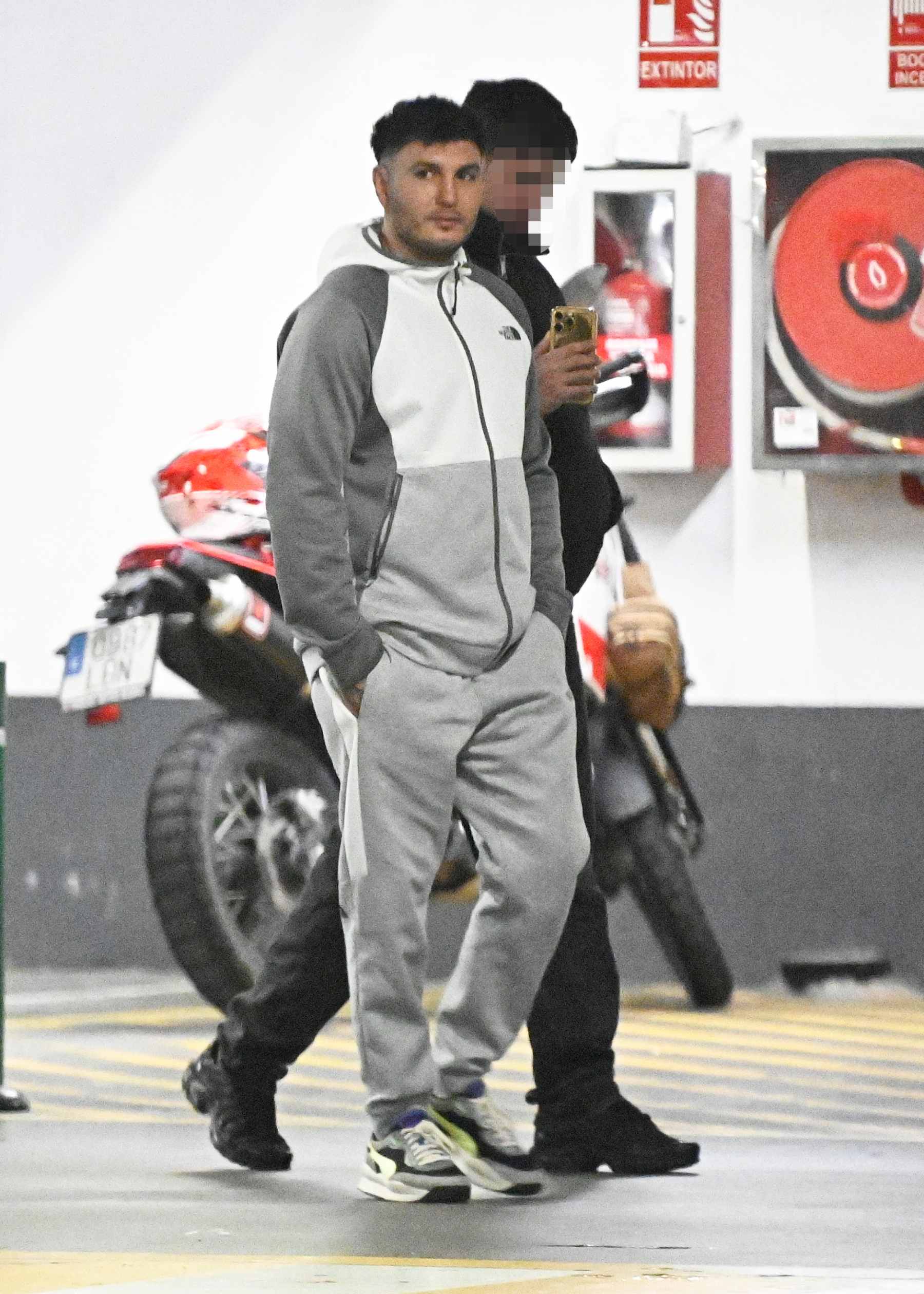Omar Montes en un aparcamiento en Madrid. (Foto: Europa Press)