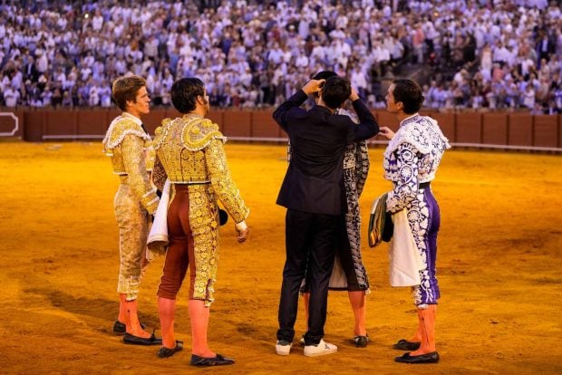 Luis Blazquez tras cortarse la coleta durante la cuarta de abono de la Feria de San Miguel. (Foto: Europa Press)