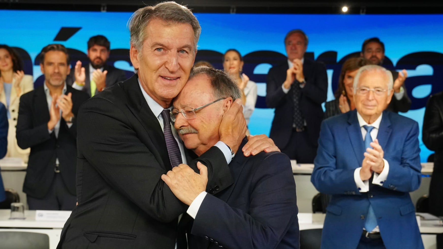 Feijóo retrata al Gobierno: Se han pasado ocho años más pendientes de la casa de Jésica que de la de Maricarmen