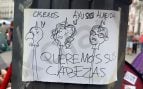 Los acampados de Sol muestran pancartas de Ayuso y Almeida empalados: «Queremos sus cabezas»