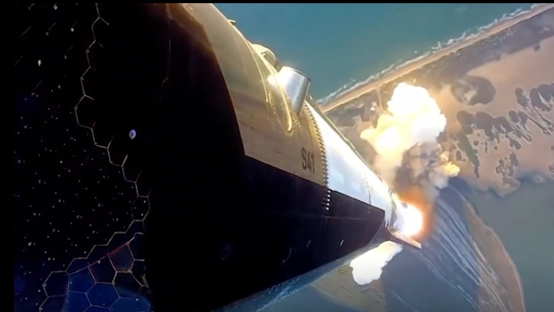 Un cohete de Elon Musk explota al amerizar en el Pacífico tras alcanzar órbita por primera vez en su historia  