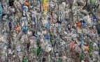 Balas de botellas de plástico listas para reciclar