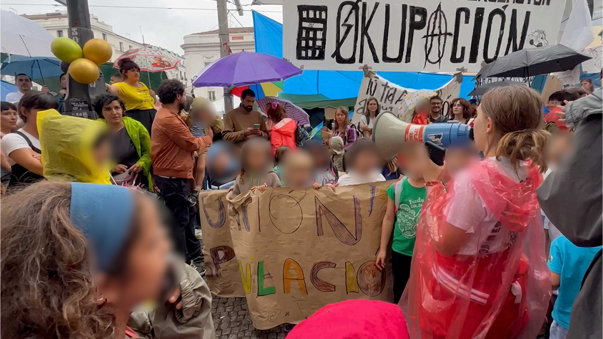 Los acampados de Sol adoctrinan a niños en la okupación: ¡El ático de Ayuso para Maricarmen!