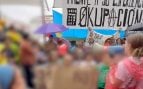Los acampados de Sol adoctrinan a niños en la okupación: «¡El ático de Ayuso para Maricarmen!»