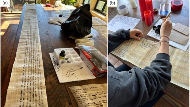 Preparaci&oacute;n de un rollo de papiro con tintas de distinta concentraci&oacute;n de plomo, usado para simular los papiros carbonizados de Herculano. Foto: Seiler et al. - PLOS ONE, CC BY 4.0