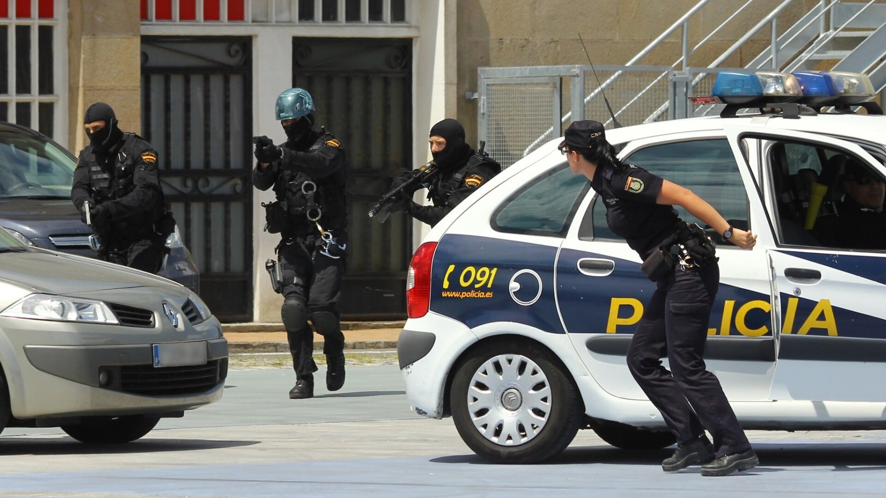 Se hacían pasar por vigilantes para pedir un simple código: así estafaron más de 10.500 euros en móviles de alta gama