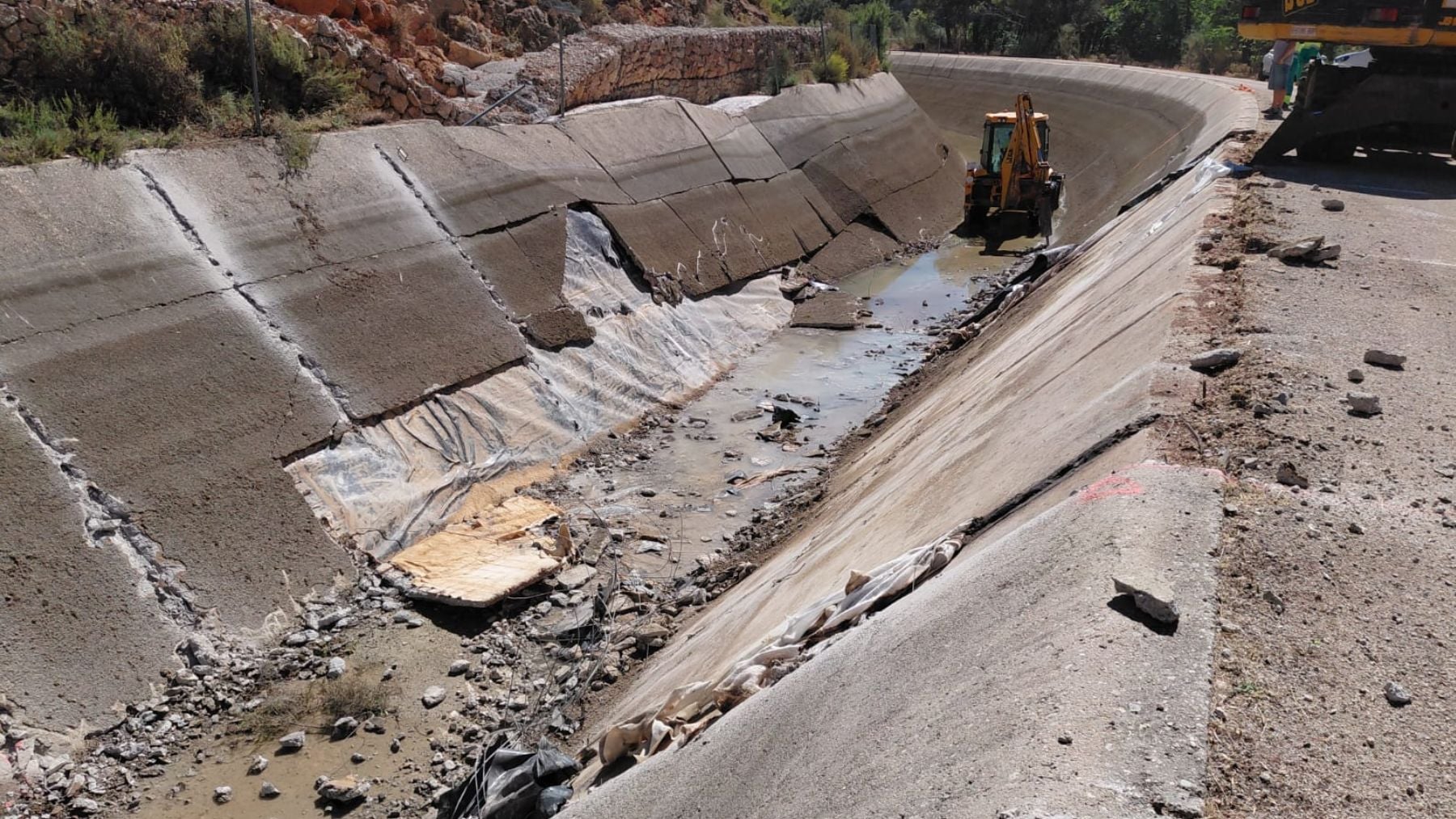 Obras de reparación en el trasvase Tajo-Segura. (Foto: CHT).