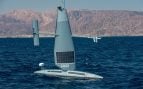 Un velero autónomo Saildrone Explorer navegando sin tripulación