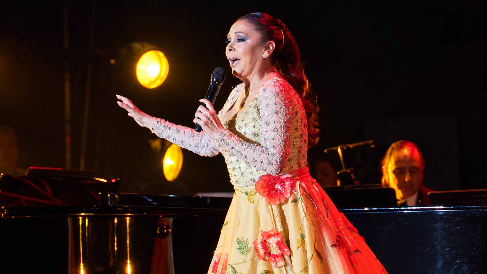 Isabel Pantoja durante un concierto. (Foto: Europa Press)