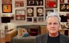 Así es la casa de David Summers, de Hombres G, en Madrid: arte, 25 guitarras y un retrato de su padre vestido de torero