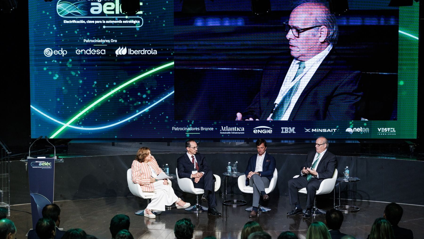 Las eléctricas desnudan la incoherencia del Gobierno al subvencionar la energía fósil mientras su rebaja fiscal sigue pendiente