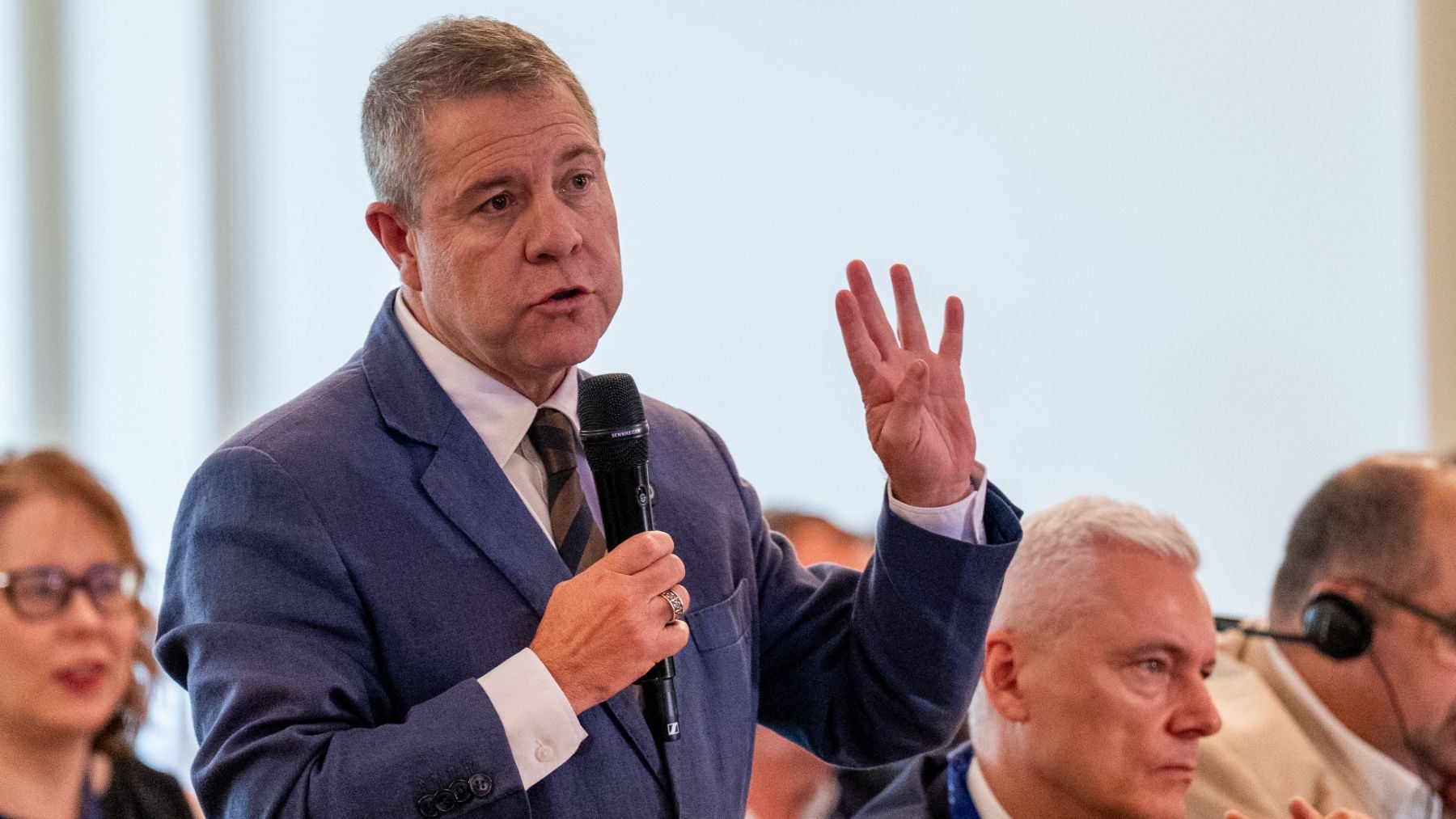 El Gobierno de Page reconoce a Vox que no hace pruebas a los inmigrantes para detectar falsos menas