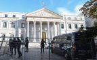 La delegación del Gobierno que permite la acampada de Sol blinda el Congreso para la votación de los decretos