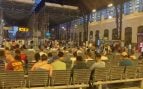 La cancelación de trenes preventiva en Valencia por la alerta roja siembra el desconcierto «Ya no sabemos qué hacer»
