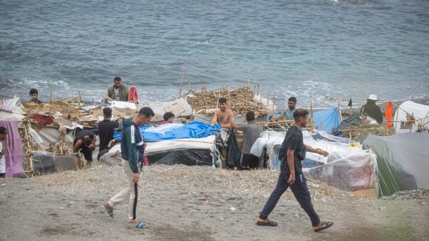 contaminacion-playa-trampolin-ceuta-asentamiento