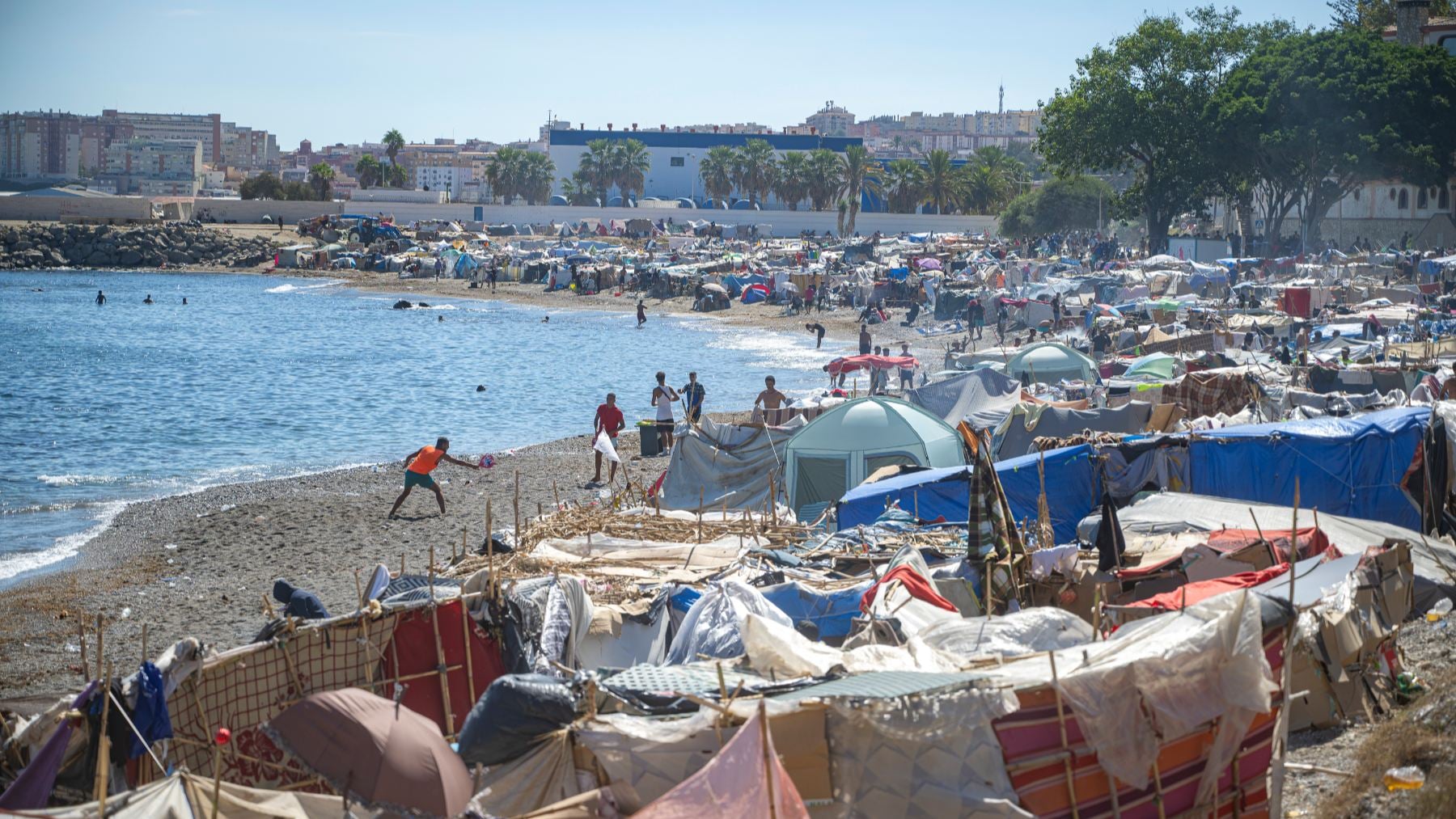 Playa del Trampolín en Ceuta el pasado 23 de septiembre. (Foto: Europa Press).
