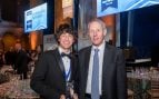 Matteo Paz junto al presidente de Caltech, Thomas Rosenbaum