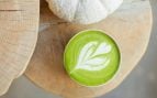 Foto de té matcha con leche