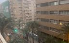 Una lluvia torrencial descarga sobre Alicante y el impacto de un rayo provoca un incendio en Torrevieja