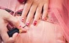 Una experta en cuidado de uñas revela el sencillo truco que utiliza para conseguir uñas más fuertes y resistentes: 