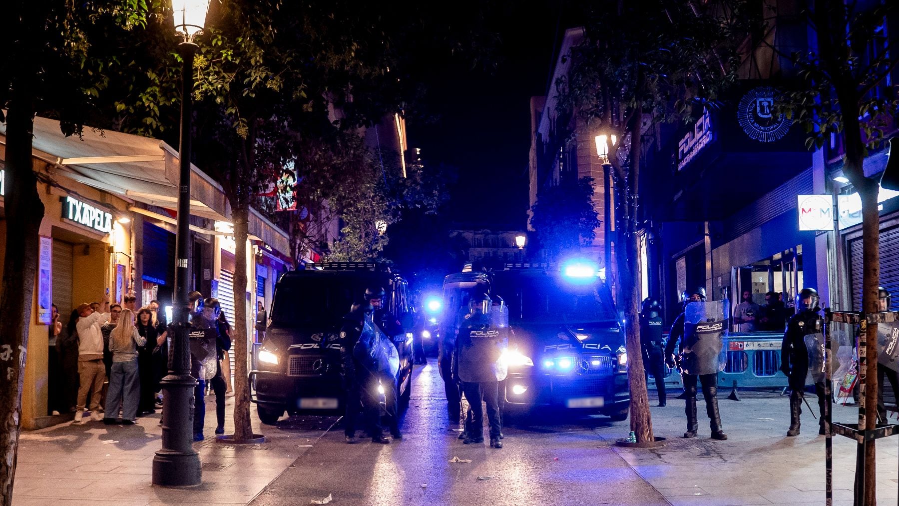 Marlaska blinda la Puerta del Sol con 500 agentes de Policía para evitar enfrentamientos entre grupos