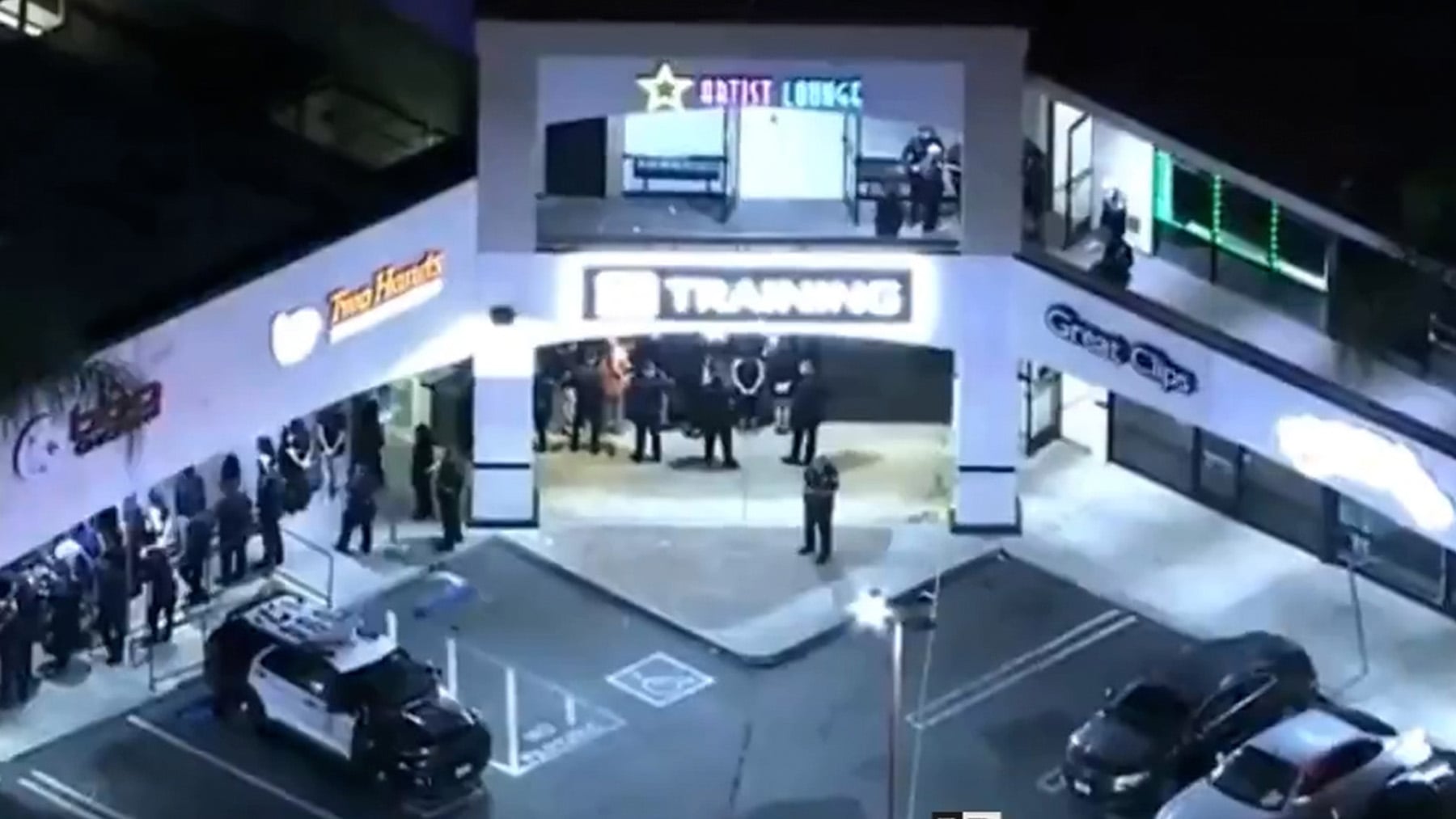 Un tiroteo en un centro comercial de Los Ángeles deja dos muertos, heridos y decenas de detenidos