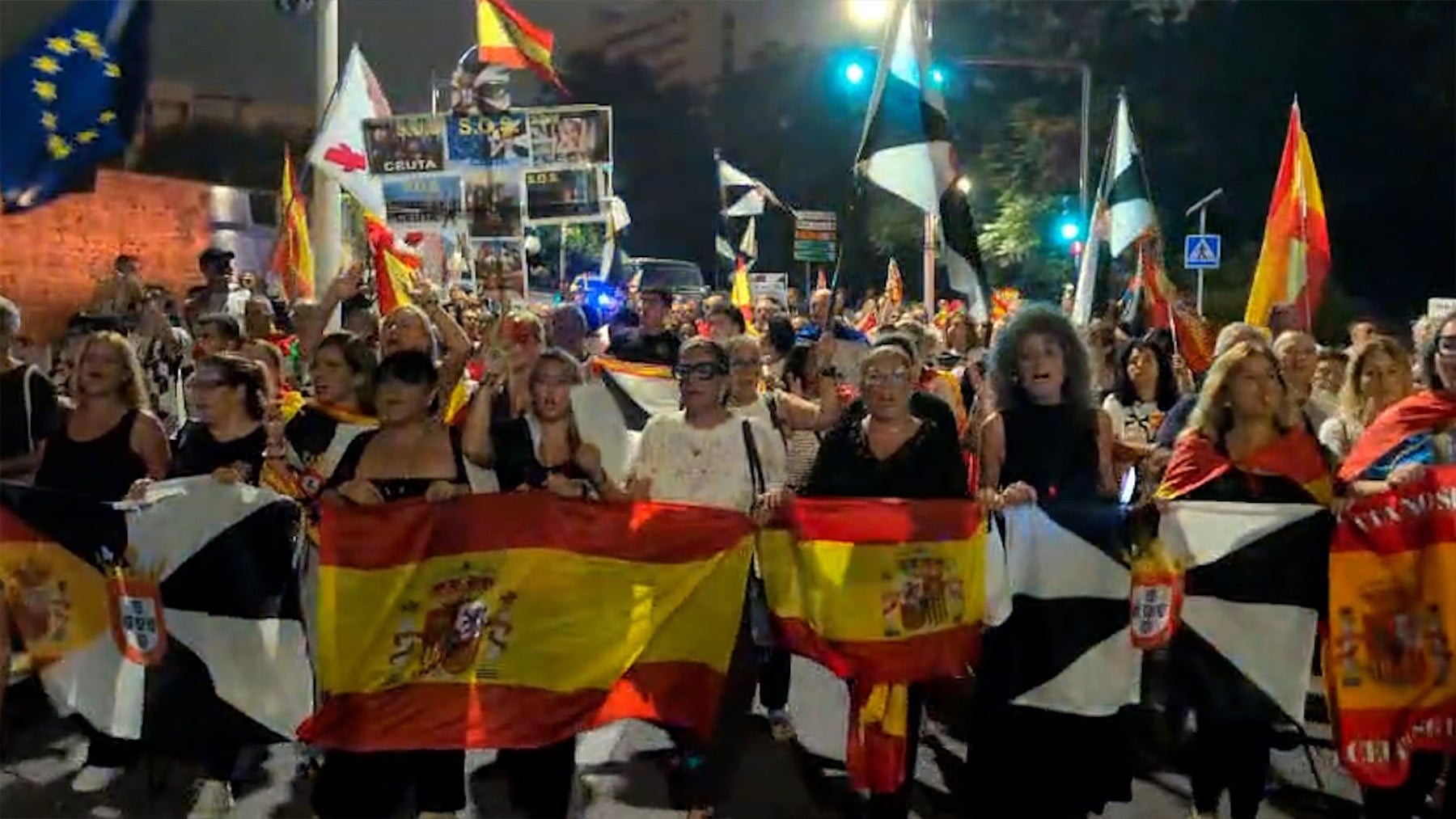Los ceutíes vuelven a salir a la calle por segunda vez en tres días: Ceuta no es un CETI