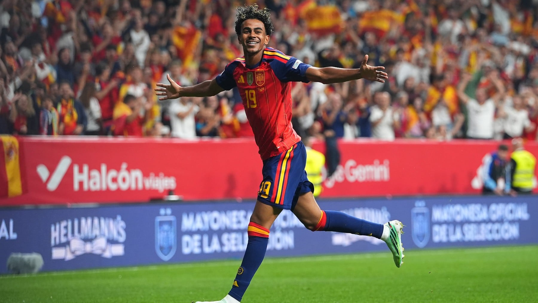 Otro golazo de Lamine Yamal: ya lleva cuatro en tres partidos con España