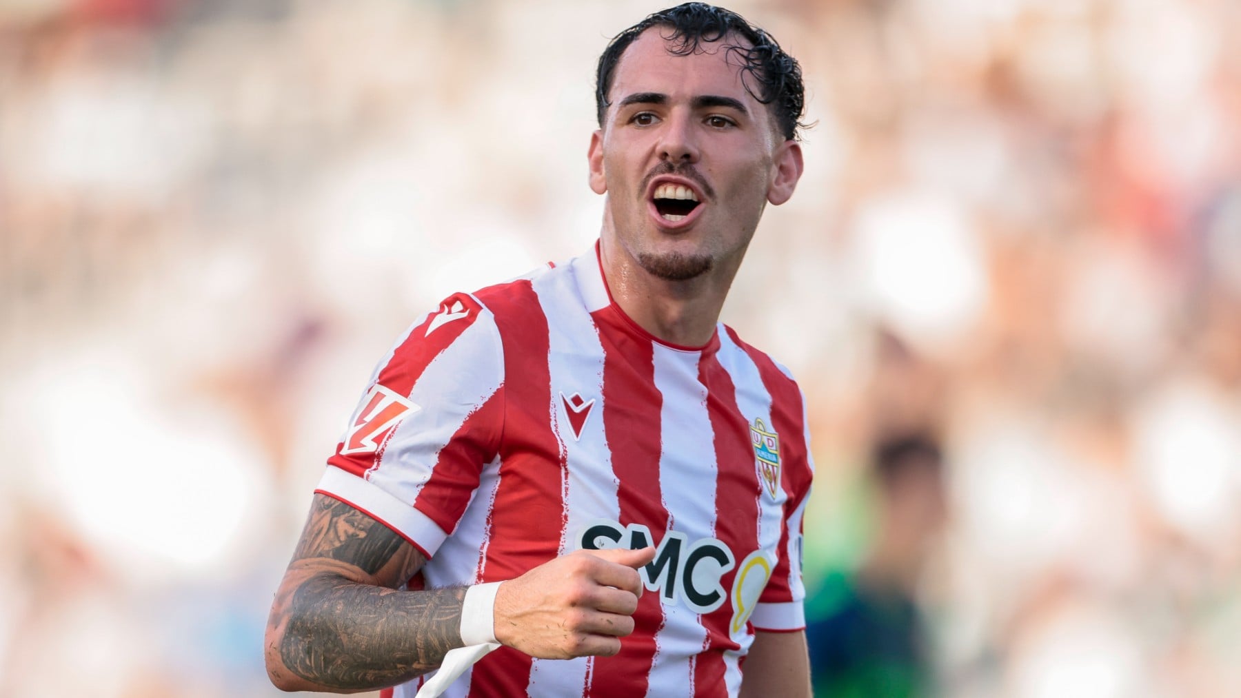 Un jugador del Almería estampa su coche contra otros vehículos y da positivo en el control de alcoholemia