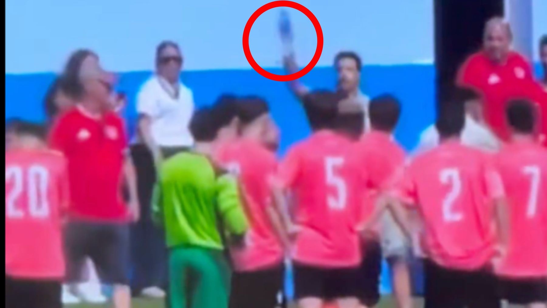La mecha que prendió el abandono del Sporting Hortaleza: Botellazo a nuestro capitán y puñetazo de su entrenador