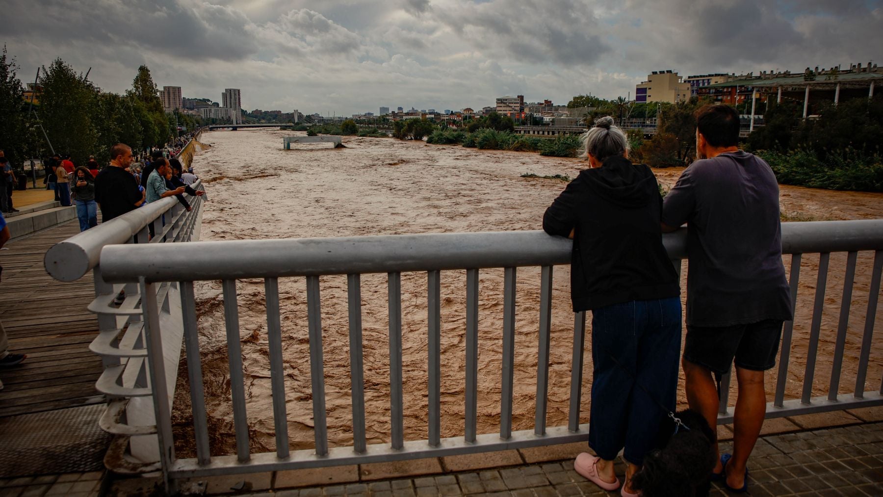 El fuerte temporal en Cataluña deja ya dos muertos: hoy preocupa el desbordamiento del río Besós